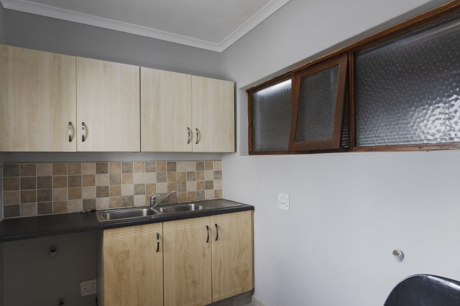 To Let 4 Bedroom Property for Rent in Lochnerhof Western Cape
